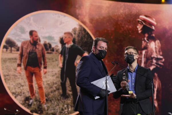 Łukasz Kazek i Mateusz Kudła_History Hiking_Brązowy BohaterON_DZIENNIKARZ